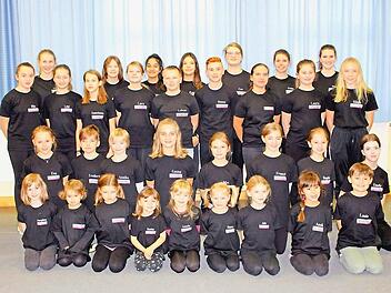 Am Probentag f&uuml;r "ihre" Sitzung sind die Kinder und die Jugendlichen vollz&auml;hlig zusammen. Foto: Karin G&uuml;nther