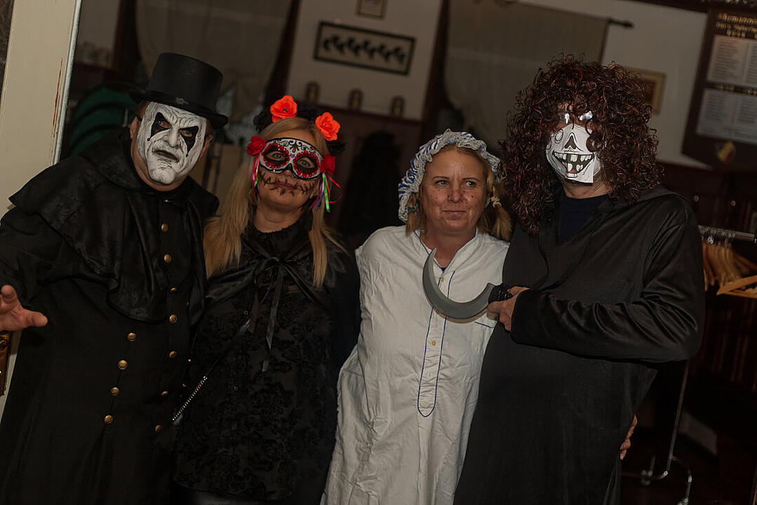 ME & MY (ZOMBIE) GIRLS HALLOWEEN