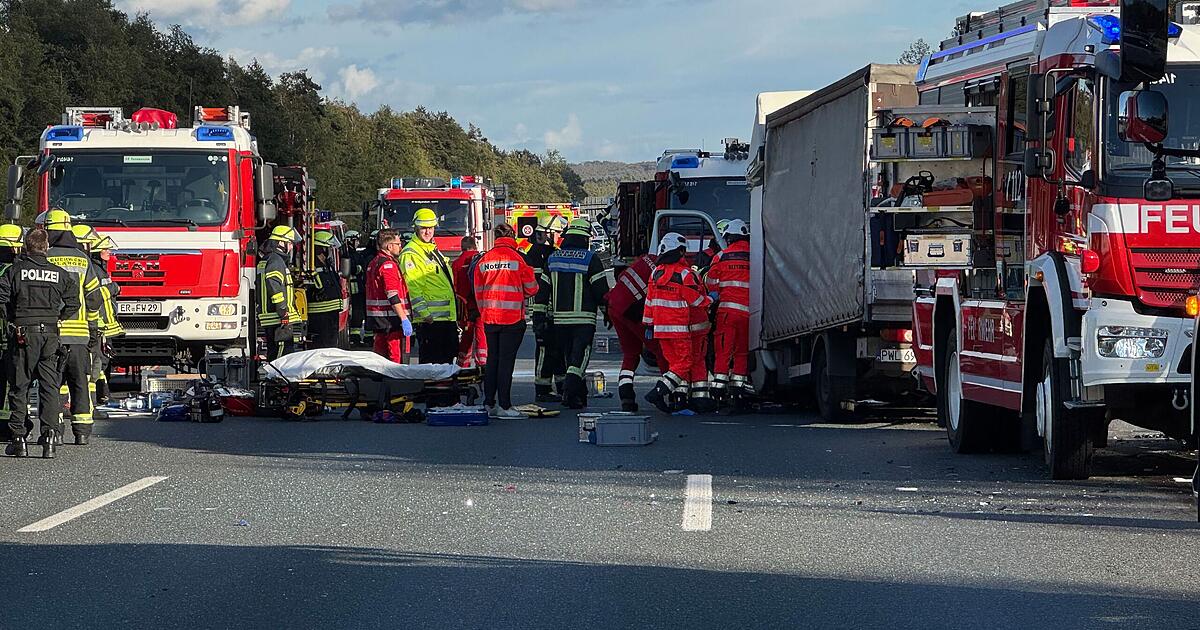 Accident on the A3 near Erlangen: Small truck crashes into the back of a ...