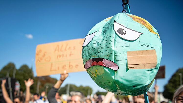 Die Bayreuther Oberbürgermeisterin Brigitte Merk-Erbe möchte eine neue Stelle schaffen, um klimarelevante Fragen zu klären. Symbolfoto: Sina Schuldt/dpa
