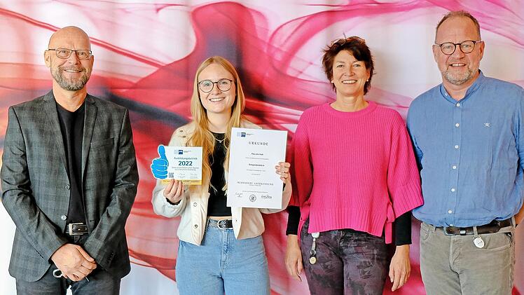 Von links nach rechts zeigt das Foto Dr. J&uuml;rgen Balles, Lina Hoch, Dunja K&ouml;szegi und Frank Kugler.