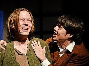 Eine Szene aus &bdquo;Caspar Hauser oder die Tr&auml;gheit des Herzens&ldquo; mit Yannick Rey (l.) und Jonas St&uuml;demann.