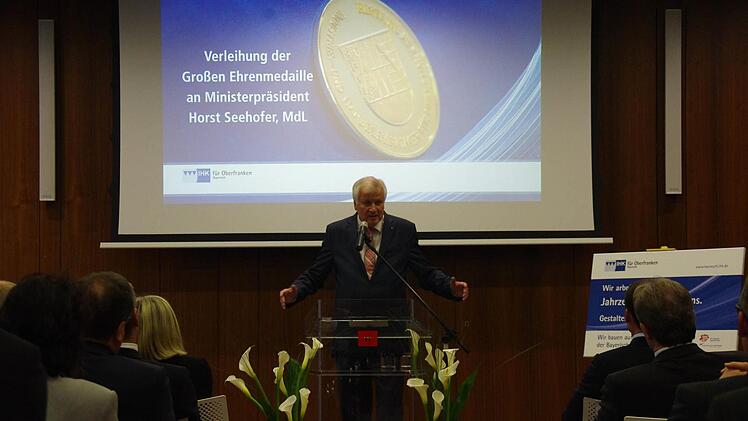 Ministerpräsident Horst Seehofer wurde in Steinbach am Wald von der IHK für Oberfranken geehrt. Foto: Marco Meißner