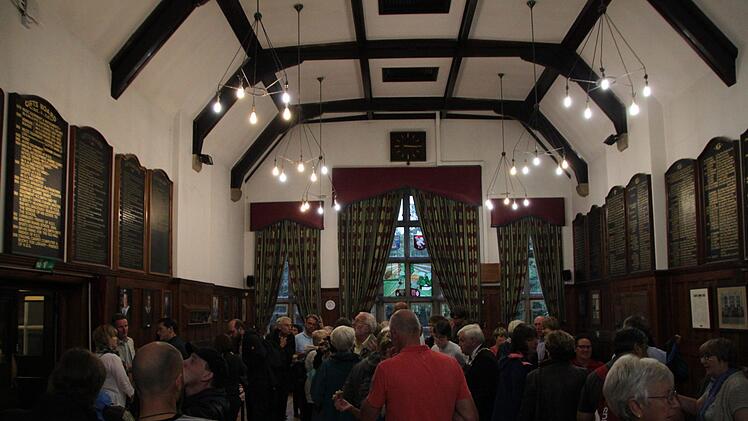 Herzlicher Empfang der Reisegruppe aus Bad Brückenau in der Partnerstadt Kirkham; Foto: Ulrike Müller