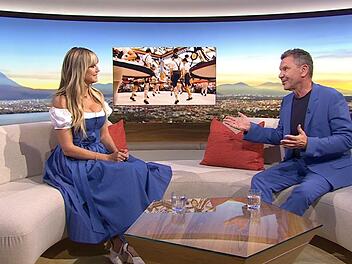 Heidi Klum besuchte Moderator Roman Roell in der "Abendschau" im Bayerischen Rundfunk, um über ihre Wiesn-Party "Heidifest" zu sprechen.
