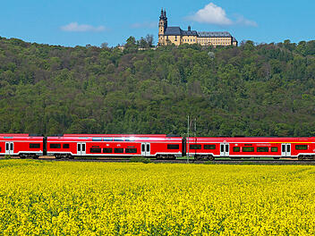 Zugreisen, Zug, Bahnreise,