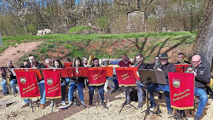 Die Blaskapelle Zentbechhofen bei der Bierkeller-Er&ouml;ffnung.