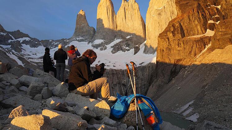 Rast bei Sonnenaufgang zu Füßen der Torres del Paine in Chile Foto: cri