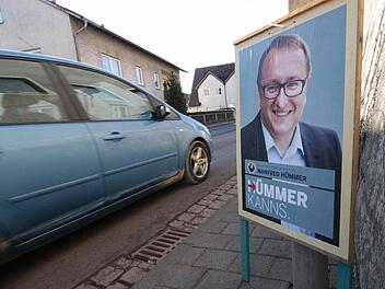 Plakate, die eine Gefahr darstellen, müssen entfernt werden. Foto: Josef Hofbauer