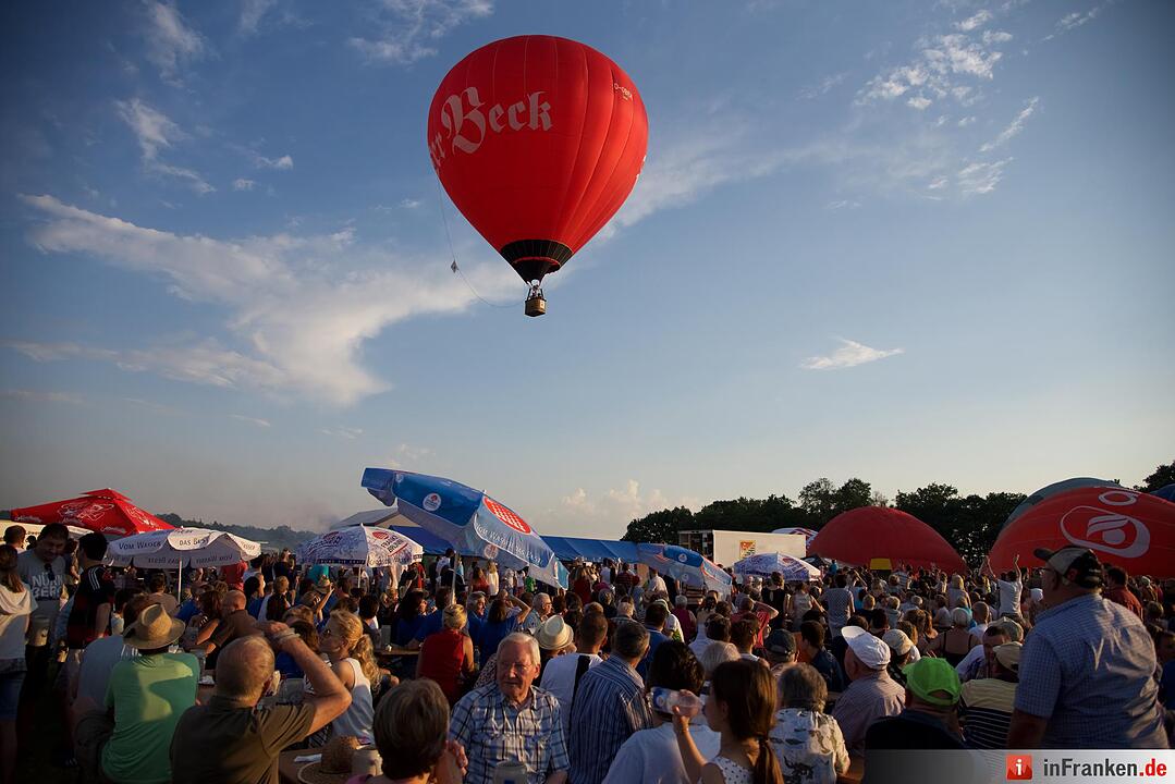 Jubiläumsausgabe: Zum 20. Mal hat die Raiffeisenbank Seebachgrund zu ihrem Ballonmeeting nach Hannberg eingeladen. Mehr als 2000 Menschen waren gekommen.