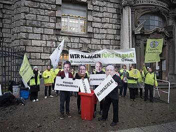 Protest vorm Gericht