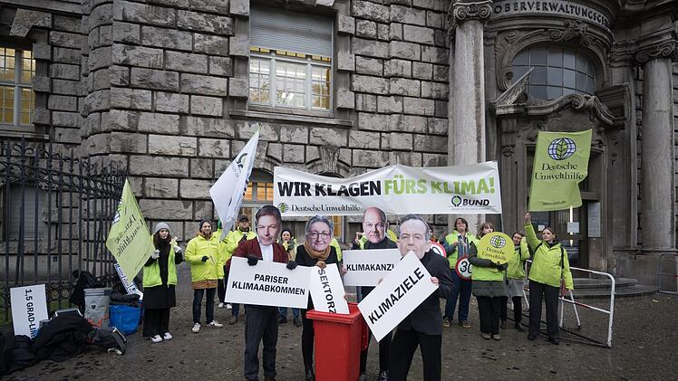 Protest vorm Gericht