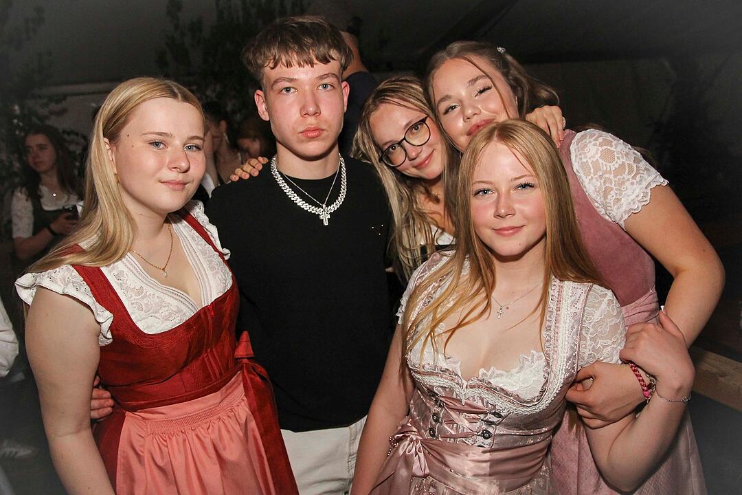 Gro&szlig;losnitz feiert!
