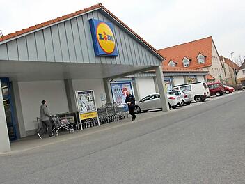 Der Lidl-Markt in der Bamberger Straße möchte expandieren, doch dafür müssten Stellplätze wegfallen. Das führt zu Problemen. Foto: Tobias Kindermann