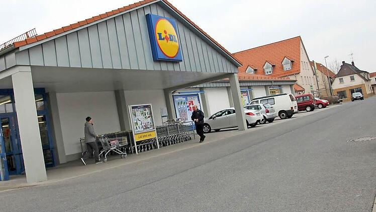 Der Lidl-Markt in der Bamberger Straße möchte expandieren, doch dafür müssten Stellplätze wegfallen. Das führt zu Problemen. Foto: Tobias Kindermann