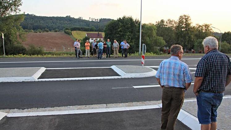 Der bauausschuss besichtigte die Querungshilfe an der B 279 in Todtenweisach. Foto: Helmut Will