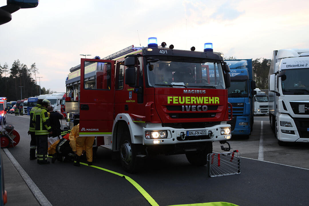 Gefahrgutaustritt auf Parkplatz an A6