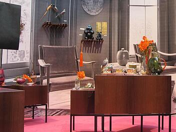 Das Wohnzimmer wird zum Salon. Das zumindest wollen uns Einrichtungsexperten glauben machen. Foto: dpa
