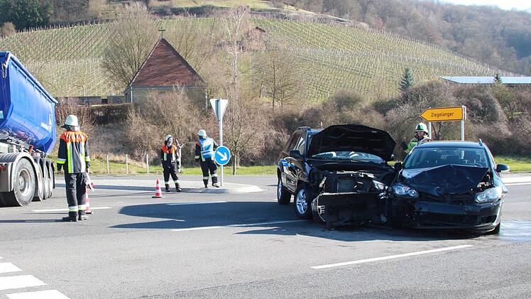 Die Abbiegespur nach rechts in Richtung Haßfurt war für den Verkehr freigegeben. Foto: Sarah Dann