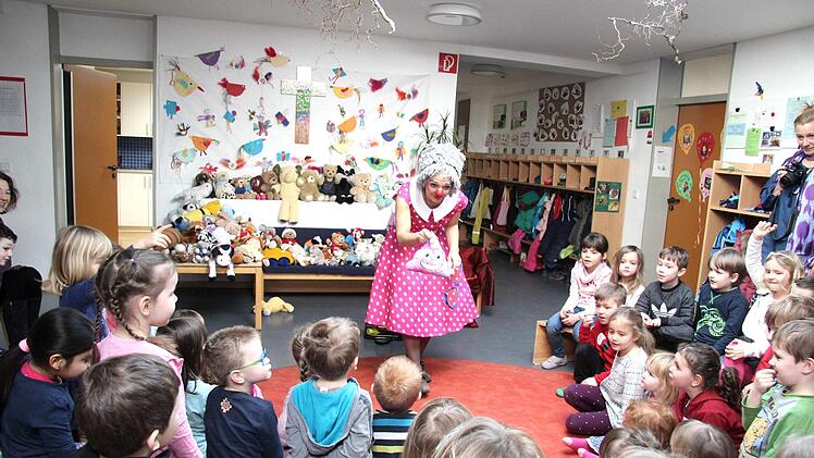 Klinik-Clown Rosa war zu Besuch in Weisendorf   Foto: Richard Sänger
