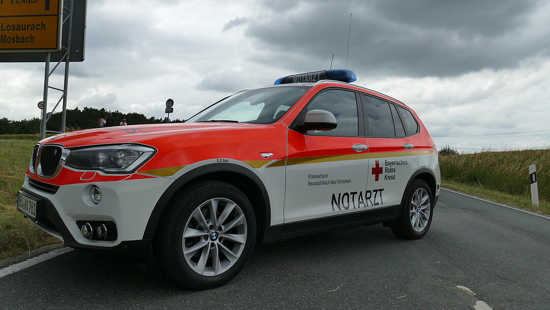 Missglückter Überholvorgang im Kreis Neustadt/Aisch: Motorradfahrer schwer verletzt