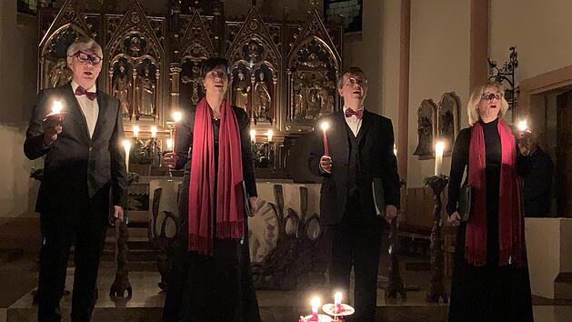 Ulrich Förster (von links), Ulrike Hahn, Hubertus Baumann und Marion Schmid - aus dem Quintett ist ein Quartett geworden, denn Barbara Baumann singt bei "Vocalisto" nicht mehr mit. Dennoch gelang es "Vocalisto" vom ersten Ton an, zu zaubern. Foto: Sonny Adam