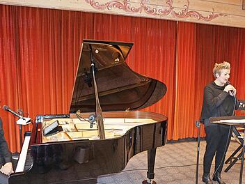 Passionskonzert "Leidenschaft leben" mit dem Duo "2Flügel", Benjamin Seipel und Christina Brudereck in der Tagungsstätte Hohe Rhön in Haselbach.