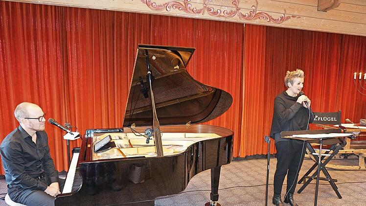 Passionskonzert "Leidenschaft leben" mit dem Duo "2Flügel", Benjamin Seipel und Christina Brudereck in der Tagungsstätte Hohe Rhön in Haselbach.