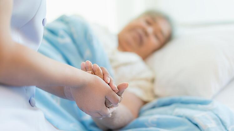 Das nächste Hospiz ist 60 Kilometer entfernt. Einen Platz zu bekommen, ist schwierig. Anspruch auf palliative Versorgung haben nicht alle.