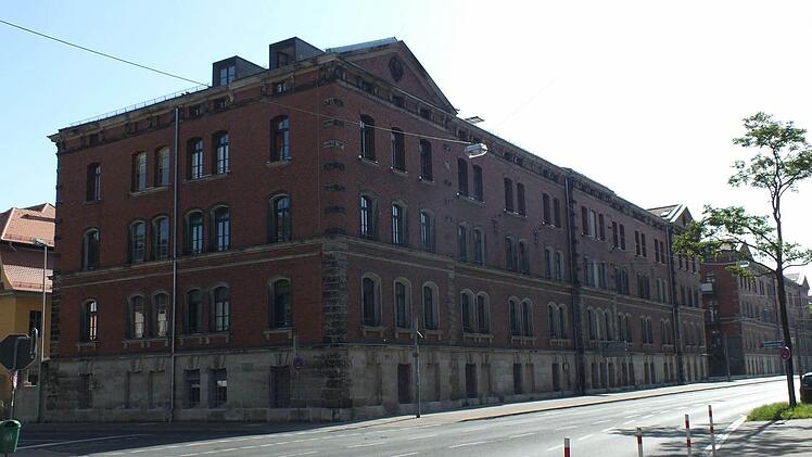 Die ehemalige Kaserne in der Drausnickstraße in Erlangen. Dort mussten sich die Einberufenen aus der Region melden. Repros/Foto: Welker