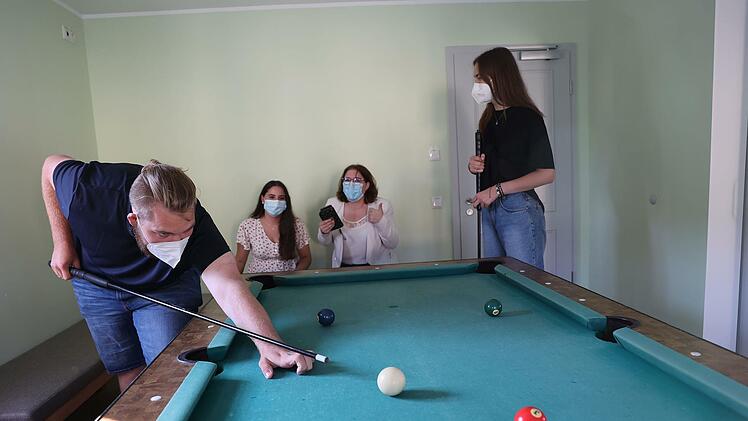 Im Obergeschoss gibt es ein Billardzimmer.