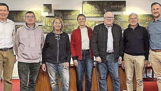 Begr&uuml;&szlig;ung im Rathaus (v.l.): Philippe Rouault (Stadtrat Pac&eacute;), Alain Chaize (Stadtrat Pac&eacute;), Elisabeth Koy (1. Vorsitzende Verein Le Pont pour Pac&eacute;), Friederike Seeger (2. Vorsitzende), Paul Kerdraon (Altb&uuml;rgermeister Pac&eacute;), Michel Garnier (Stadtr...
