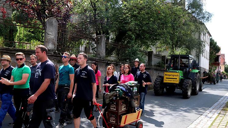 Die flüssige Marschverpflegung darf natürlich nicht fehlen.