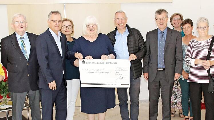 Der Verein "Lebenstraum - ein Hospiz für Coburg" freut sich über eine Spende von 25 000 Euro vom Lions Club Coburg.  Foto: Desombre