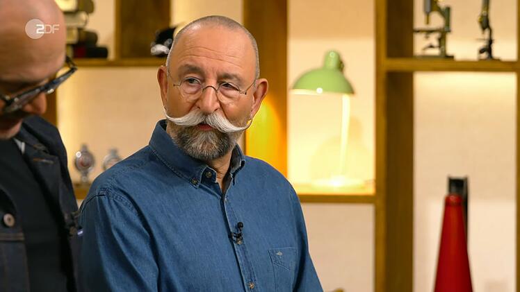 Lichter schaute seinen Kollegen fassungslos an: "Das ist unglaublich, du bist so verrückt auf Uhren, dass du selbst an den Tüten riechst und sagst: Oh, Omega-Tüten!"