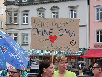Pflegerkräfte demonstrieren für eine bessere Pflege. Foto: Simone Bastian