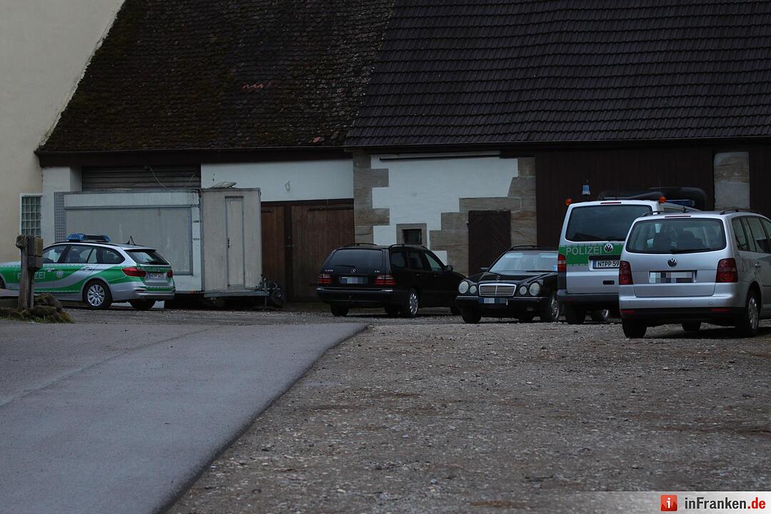 Kreis Ansbach: 41-Jähriger mit Stichverletzung aufgefunden – Kripo ermittelt