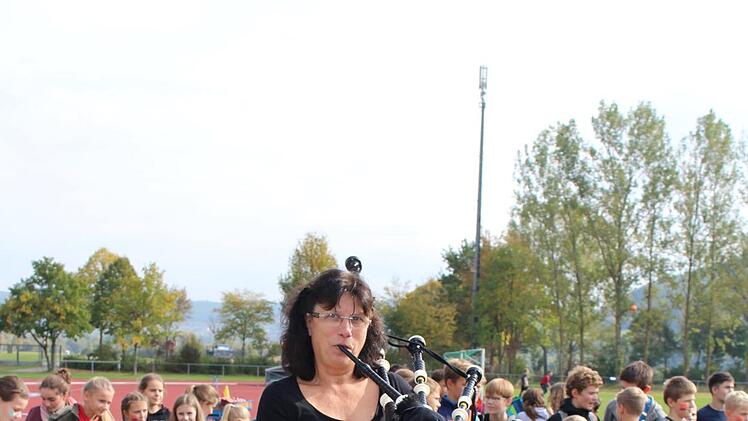 Echte Schottische Musik - mit dem Dudelsack Doris Bauer