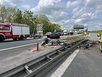 Lastwagen verursacht schweren Unfall auf A6 bei Ansbach Lastwagen verursacht schweren Unfall auf A6 bei Ansbach