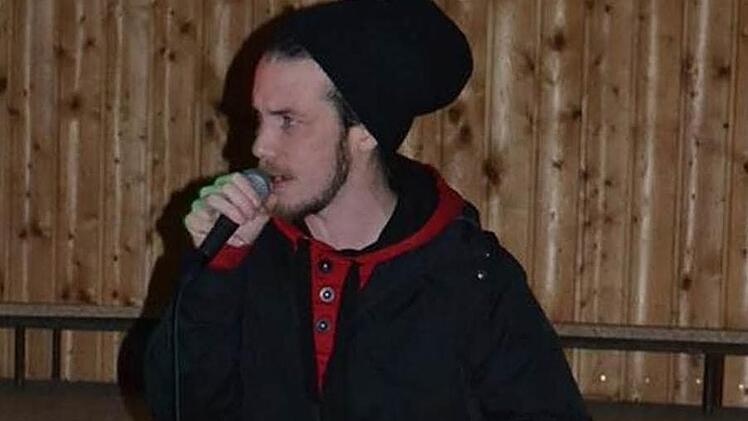 Ohne Gage kam ein aufgehender Stern der Reggae- und Deutschrap-Szene aus München angereist: "Dopewalka" sang in Eltmann.