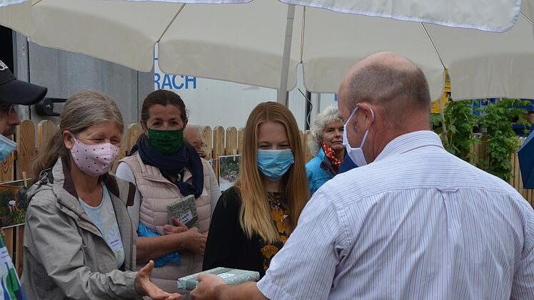 Für die emsige Herzo-Gruppe gab's Geschenke. In der Bildmitte die Studentin Anna Meißner