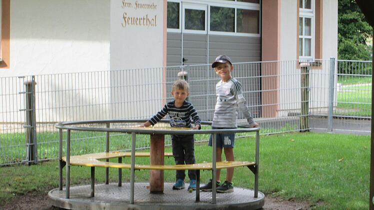 Auf dem neuen Spielplatz gibt es verschiedene Attraktionen. Foto: Winfried Ehling