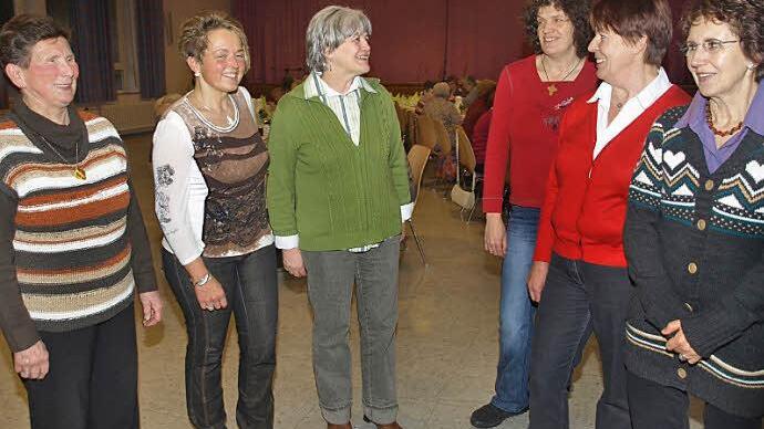 Ein Kernteam mit (von links) Heidi Oppelt, Evelin Besendorf als Leiterin, Ingrid Emmert, Monika Erhard, Gudrun Dax und Sieglinde Klieber leitet künftig den Oerlenbacher Seniorenkreis. Foto: Stefan Geiger