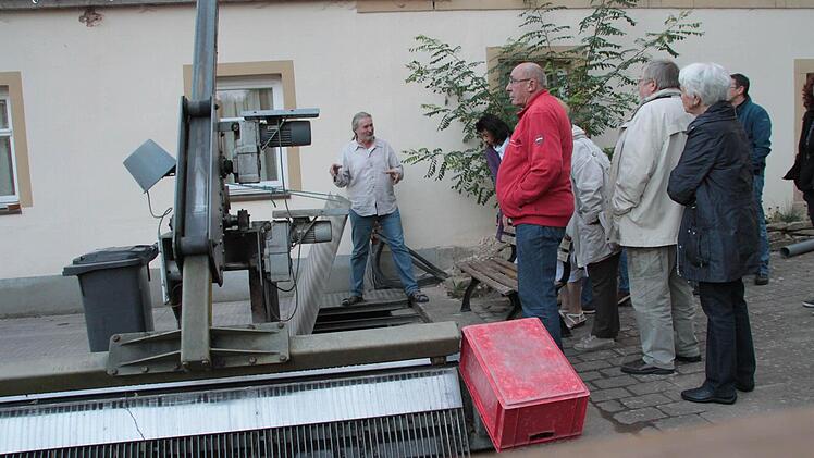 Auch die Außenanlagen wurden besichtigt. Foto: Jürgen Gärtner