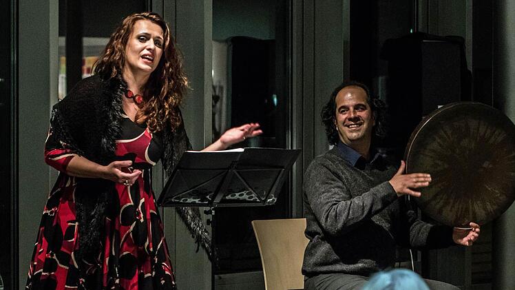 Gayané Sureni und Hadi Alizadeh gastierten im Glasmuseum Rosenau. Foto: Jochen Berger