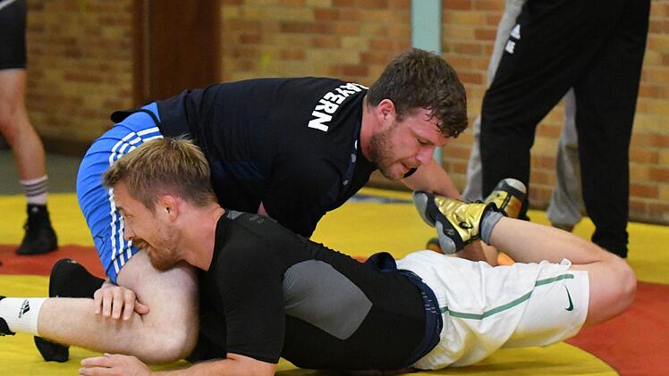 Die "alten" ACL-Haudegen, Christoph Meixner (oben) und Tobias Schütz, üben im freien Stil. Foto: Gunther Czepera