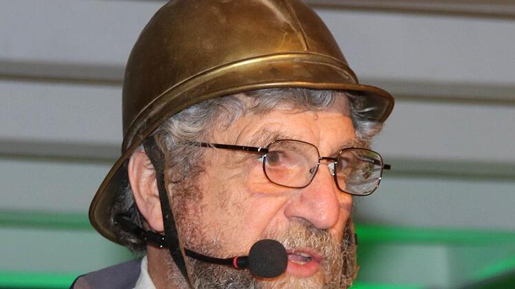 Feuerwehrmann Edi Schmitt zeigte sich kommunalpolitisch sehr informiert.  Foto: Dieter Britz