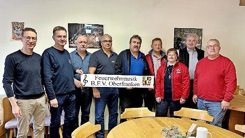 Beim Treffen in Forchheim mit Vorsitzendem Josua Flierl (l.), Kapellmeister Heinz Bed&uuml;rftig (Mitte) und Hermann Schreck (r.), Bezirksvorsitzender Oberfranken und stellvertretender Vorsitzender Deutscher Feuerwehrverband
