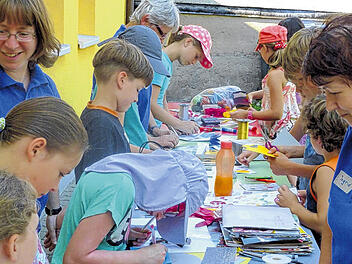 Basteln und Essen für den Geburtstag