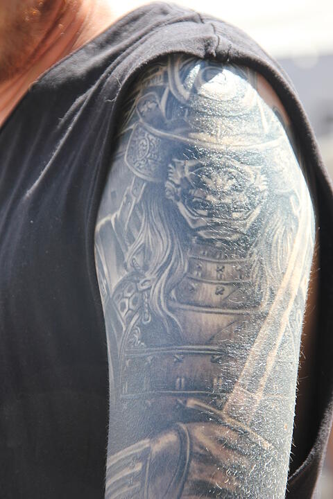 Zu einem Rockfestival gehören natürlich auch Tattoos